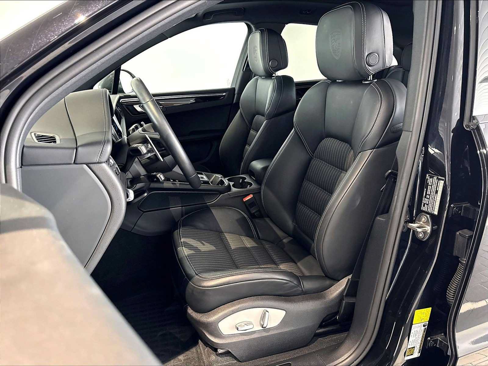 Used 2026 Porsche Macan Turbo AWD/4WD image 9