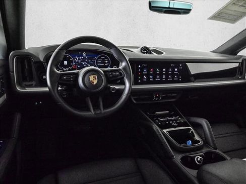 Used 2025 Porsche Cayenne Coupe AWD/4WD image 20