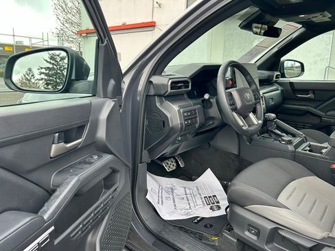 Used 2024 Toyota Tacoma TRD Sport image 9