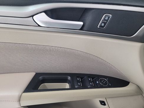 Used 2019 Ford Fusion SE FWD image 27