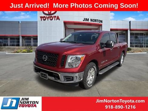 Used 2019 Nissan Titan SV w/ SV Convenience Package RWD image 2
