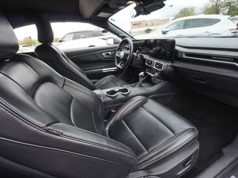 Used 2025 Ford Mustang Premium RWD image 32