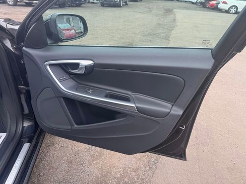 Used 2017 Volvo S60 T5 Inscription w/ Convenience Package image 18