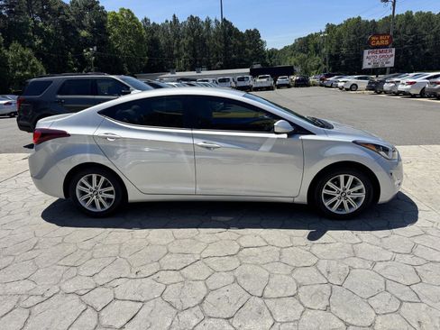Used 2015 Hyundai Elantra SE w/ Option Group 02 FWD image 17