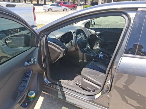 Used 2016 Ford Focus SE w/ Equipment Group 201A FWD image 7