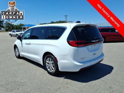 Used 2024 Chrysler Pacifica Touring-L