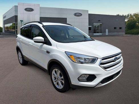 Used 2018 Ford Escape SE w/ Ford Safe & Smart Package FWD image 2