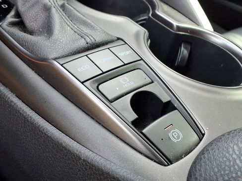 Used 2022 Toyota Camry XSE FWD image 17