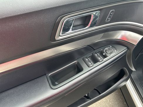 Used 2018 Ford Explorer XLT w/ Equipment Group 202A image 10