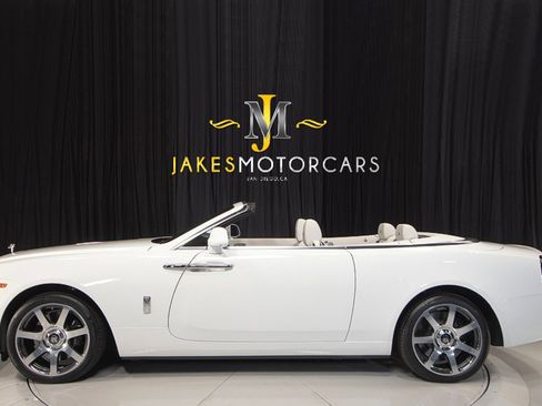 Used 2017 Rolls-Royce Dawn image 2