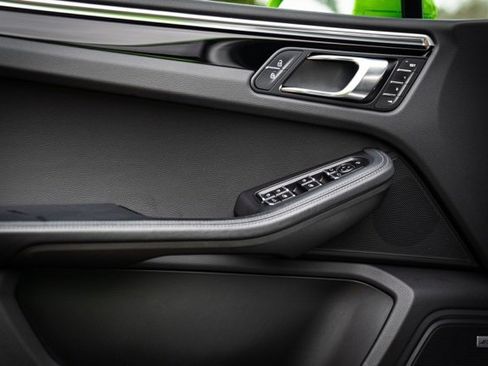 Used 2022 Porsche Macan S w/ Premium Package Plus image 47