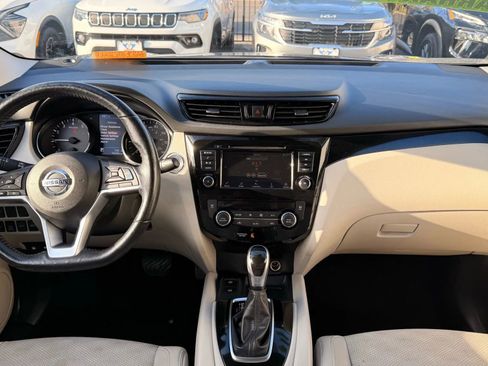 Used 2022 Nissan Rogue Sport SV w/ Technology Package image 15