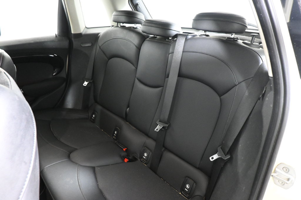 Used 2020 MINI Cooper 4-Door Hardtop FWD image 4
