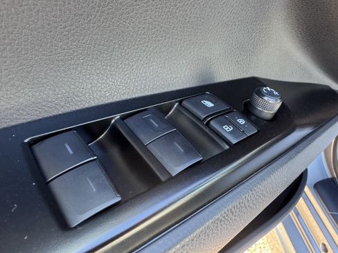 Used 2025 Toyota Camry SE image 10