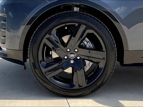 New 2025 Land Rover Discovery Dynamic SE image 15