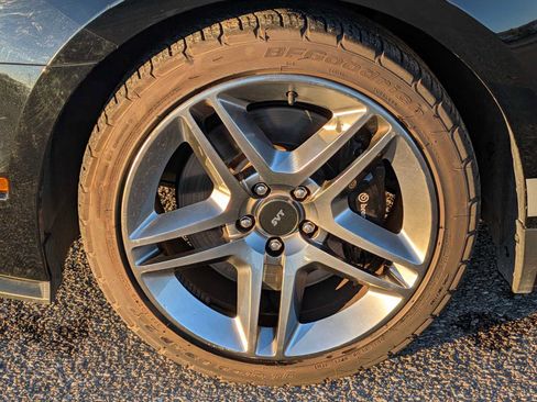 Used 2011 Ford Mustang Shelby GT500 RWD image 12