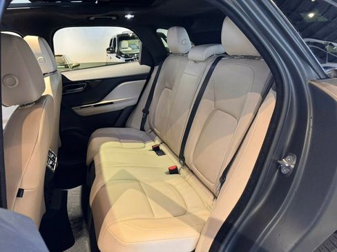 Used 2019 Jaguar F-PACE Premium image 11