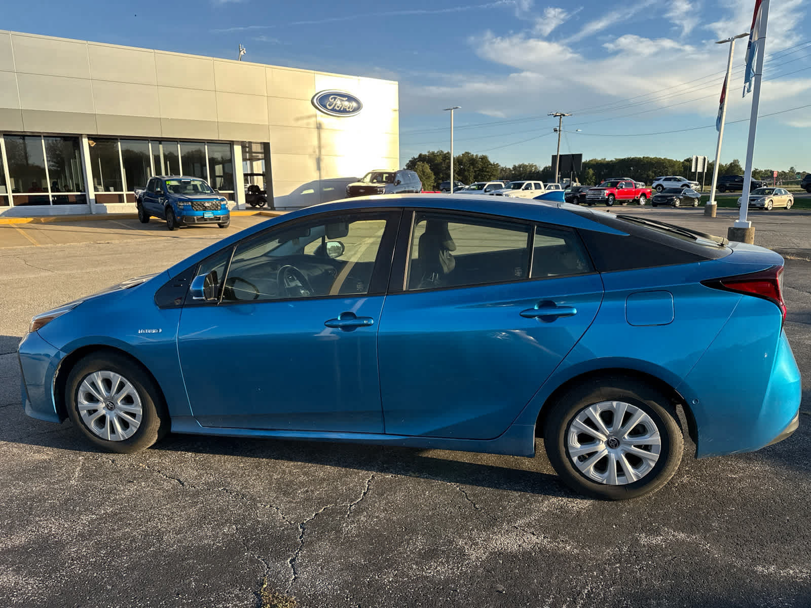 Used 2019 Toyota Prius LE FWD image 6