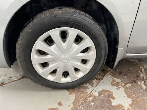 Used 2014 Nissan Versa S FWD image 25