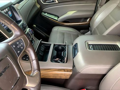Used 2019 GMC Yukon Denali w/ Denali Ultimate Package AWD/4WD image 17