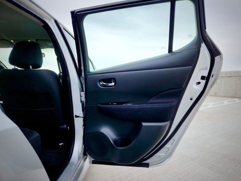 Used 2018 Nissan Leaf SV image 27