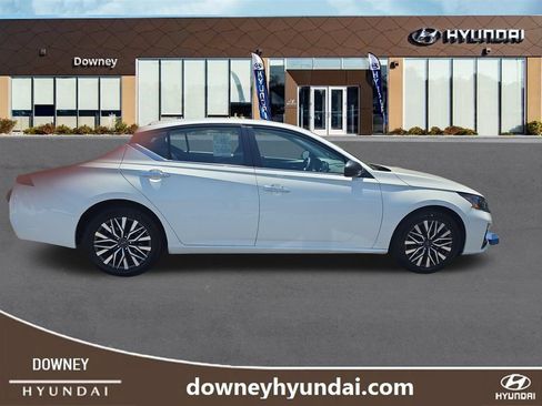 Used 2025 Nissan Altima 2.5 SV FWD image 6