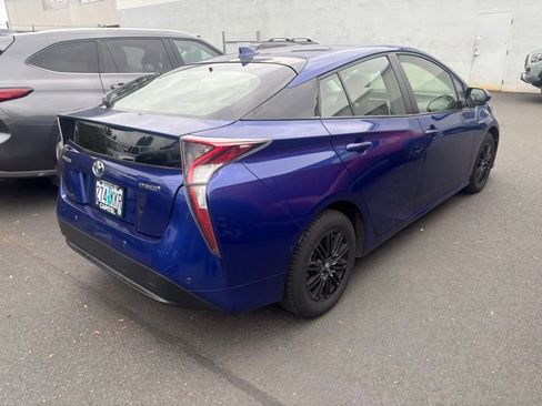 Used 2017 Toyota Prius Three image 2