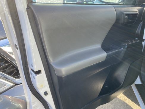 Used 2017 Toyota Tacoma SR RWD image 16
