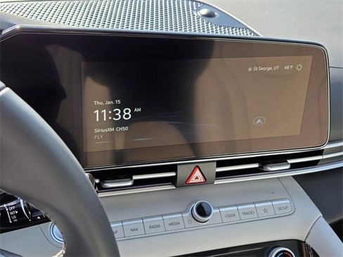 Used 2025 Hyundai Elantra Limited image 21