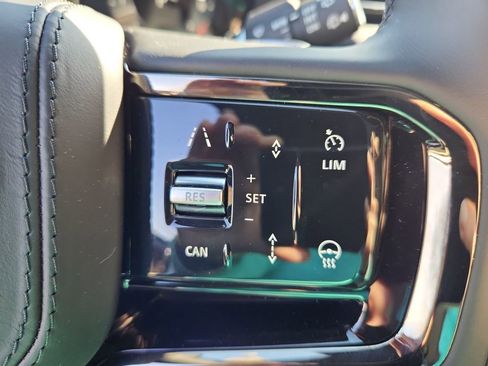 Certified 2026 Land Rover Range Rover Velar Dynamic SE image 20