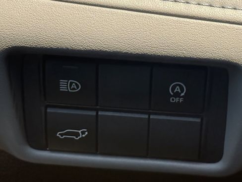 Used 2023 Toyota Highlander XLE AWD/4WD image 24