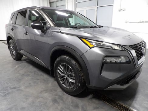 Used 2022 Nissan Rogue S FWD image 2