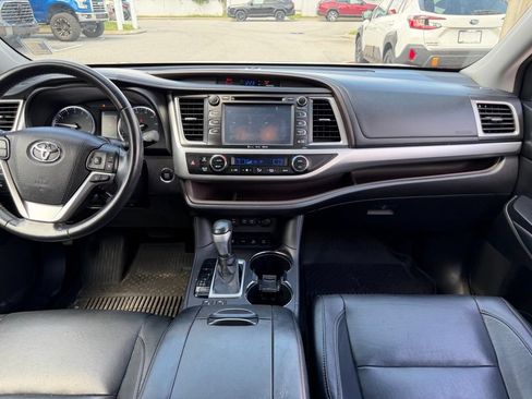 Used 2018 Toyota Highlander XLE AWD/4WD image 21