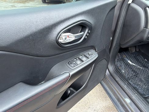 Used 2022 Jeep Cherokee Trailhawk w/ Sound & Nav Group image 15