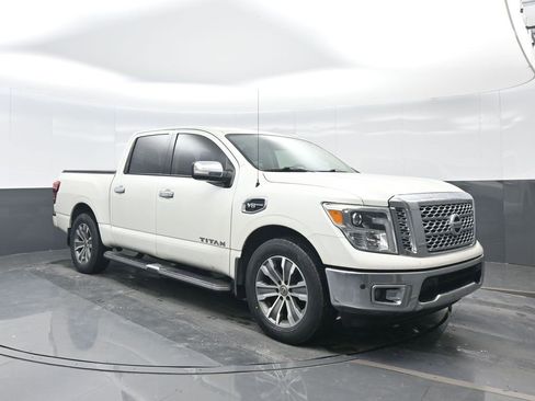 Used 2017 Nissan Titan SL image 9
