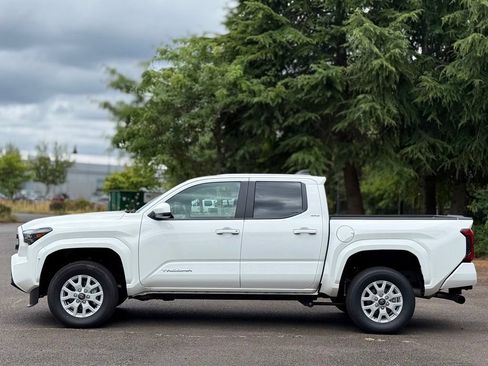 Certified 2025 Toyota Tacoma SR5 AWD/4WD image 2