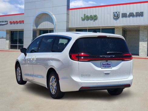 New 2027 Chrysler Pacifica Select w/ Family Tech Group FWD image 4