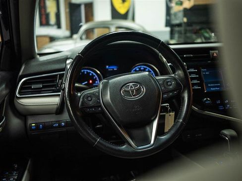 Used 2018 Toyota Camry SE FWD image 15