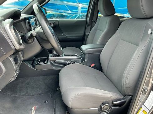 Used 2018 Toyota Tacoma TRD Sport w/ Technology Package AWD/4WD image 9