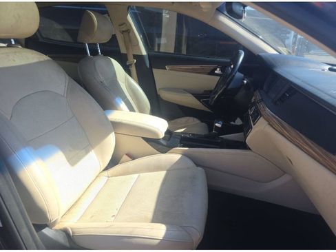 Used 2018 Kia Cadenza Premium w/ Luxury Package image 16