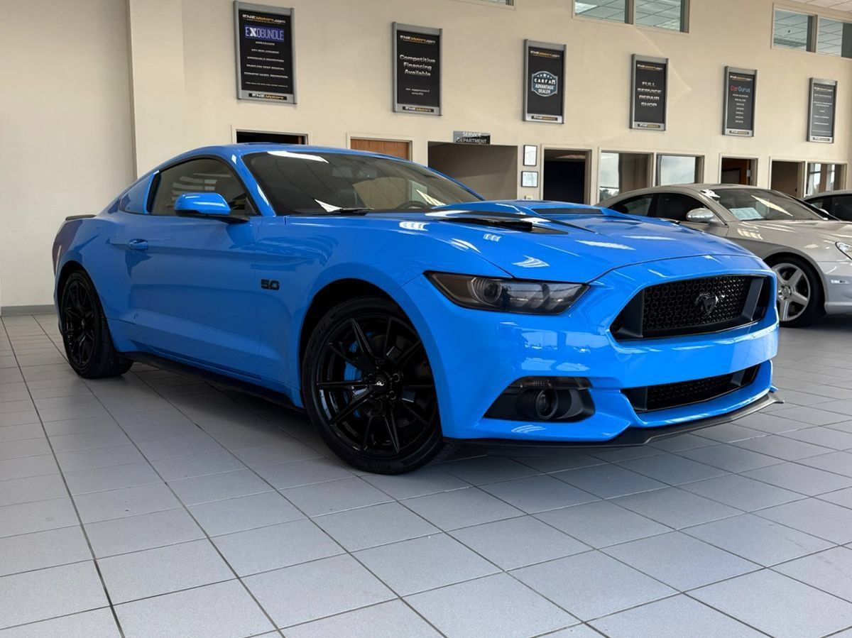 Used 2017 Ford Mustang GT Premium w/ Black Accent Package RWD image 10