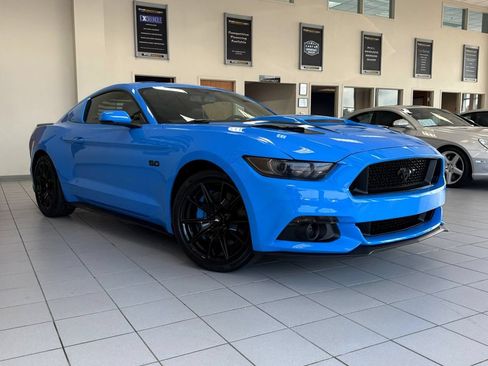 Used 2017 Ford Mustang GT Premium w/ Black Accent Package RWD image 10