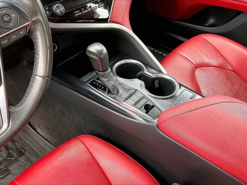 Used 2018 Toyota Camry XSE FWD image 15