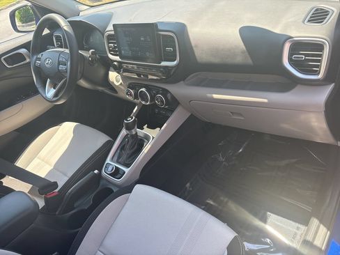 Used 2025 Hyundai Venue SEL FWD image 32