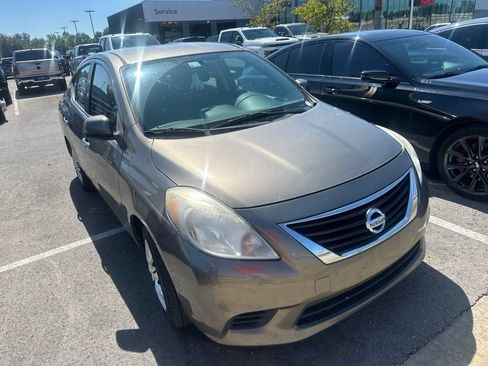 Used 2013 Nissan Versa SV w/ Convenience Pkg FWD image 3