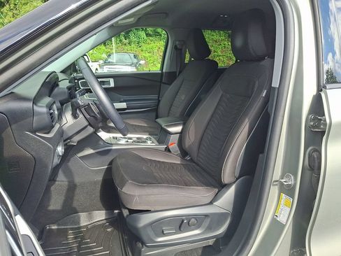 Used 2020 Ford Explorer XLT w/ Comfort Package AWD/4WD image 13