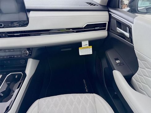 New 2025 Mitsubishi Outlander SEL image 24