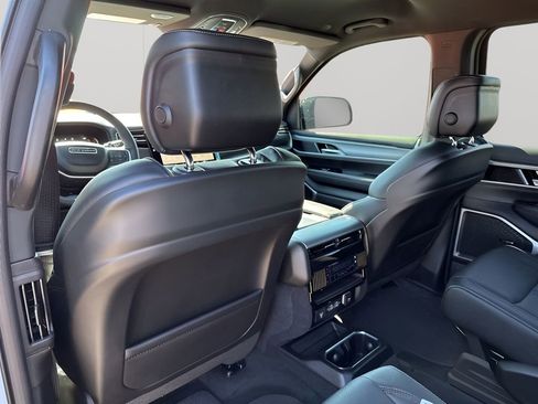 New 2026 Jeep Grand Wagoneer Limited image 18