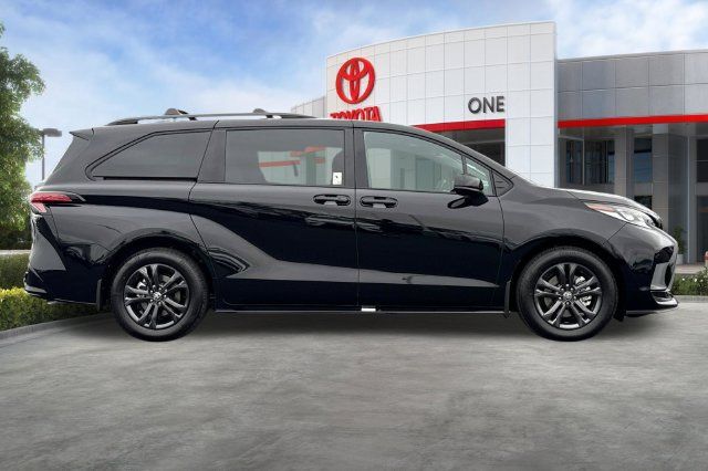 Certified 2026 Toyota Sienna XSE AWD/4WD image 3
