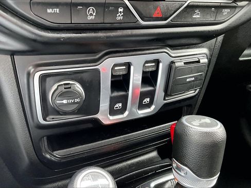 Used 2022 Jeep Wrangler Sport AWD/4WD image 32